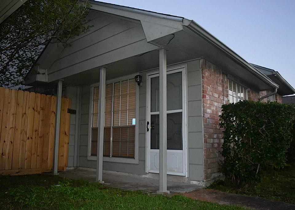 1st image of 13068 Clarewood Dr