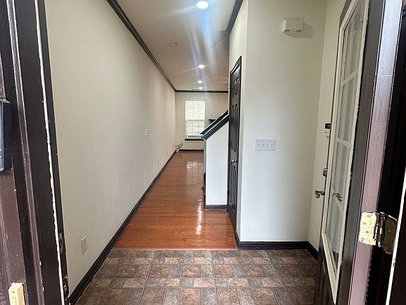 3rd image of 186 Bellewood Oak Dr