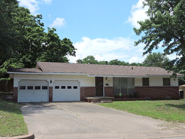 1st image of 105 Romallen Dr