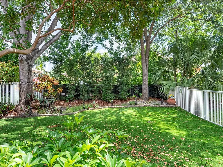 5613 NW 125th Ave #5613 — Photo 32