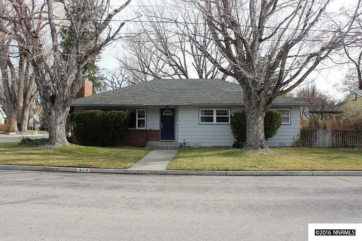 217 N Iris St photo 1