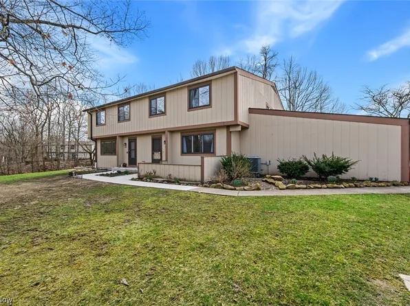 11577 Harbour Light Dr #7, North Royalton, OH 44133