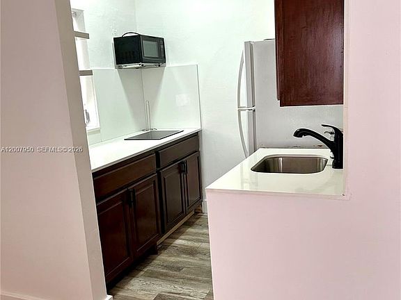 3rd image of 215 30th St APT 17