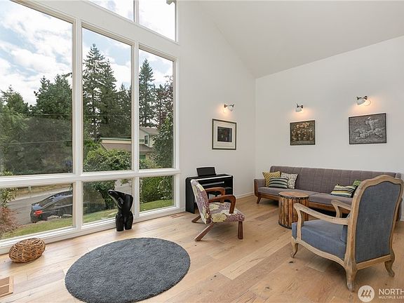 3rd image of 2809 177th Ave NE