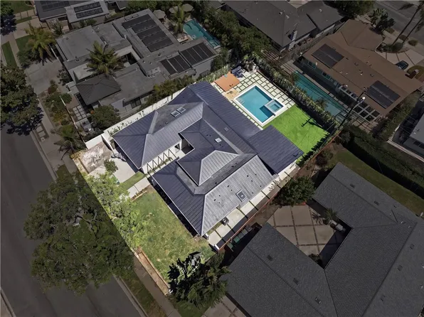 3080 Country Club Dr, Costa Mesa, CA 92626