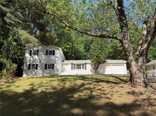 298 W Wind Dr SW, Lilburn, GA 30047