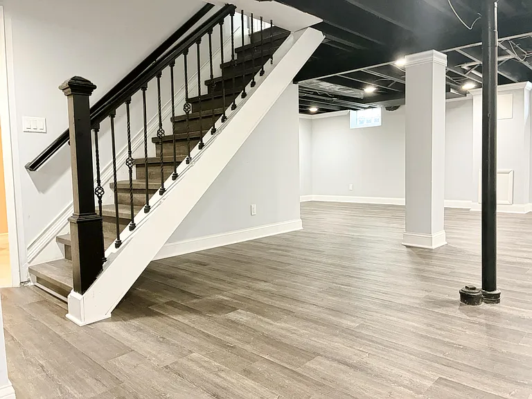 669 Mohegan St — Photo 30