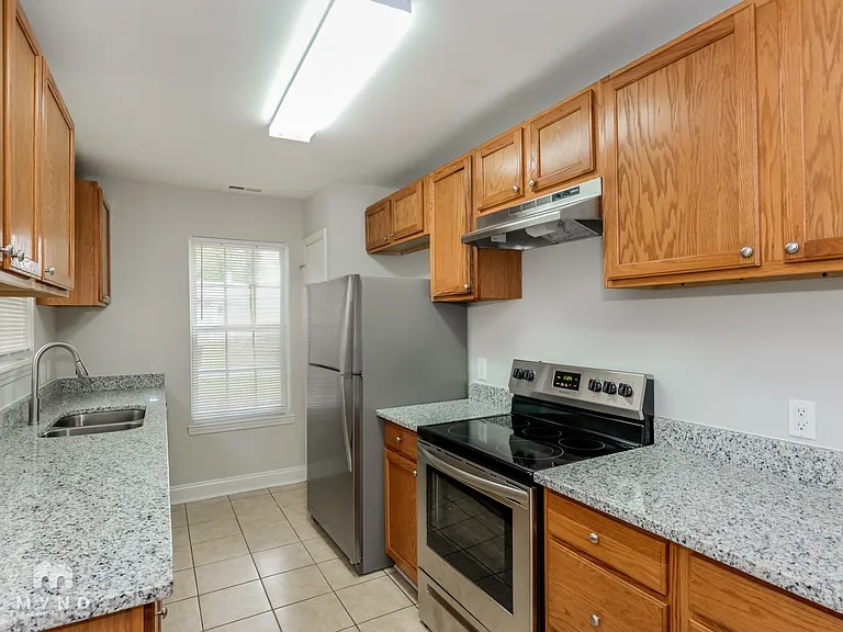 919 Crestmere St — Photo 3