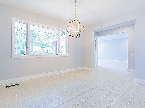 5th image of 3805 Hambletonian Dr