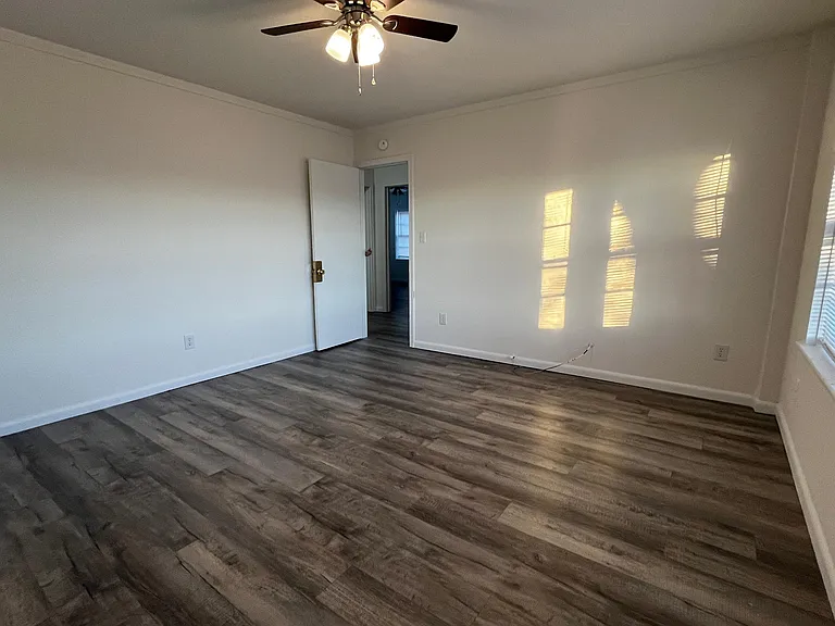 1102 W Airport Rd — Photo 8