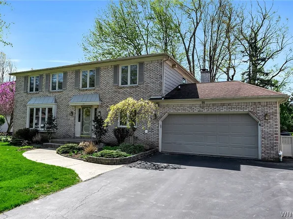27 Cheshire Ln, East Amherst, NY 14051