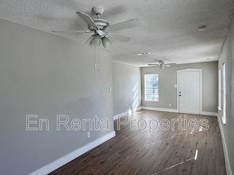 716 W Broadus Ave — Photo 3