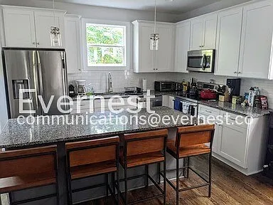 336 Queen Ave — Photo 2