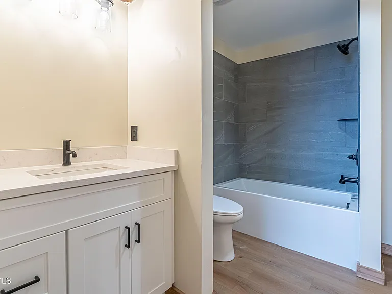 453 E Main St #400 — Photo 7