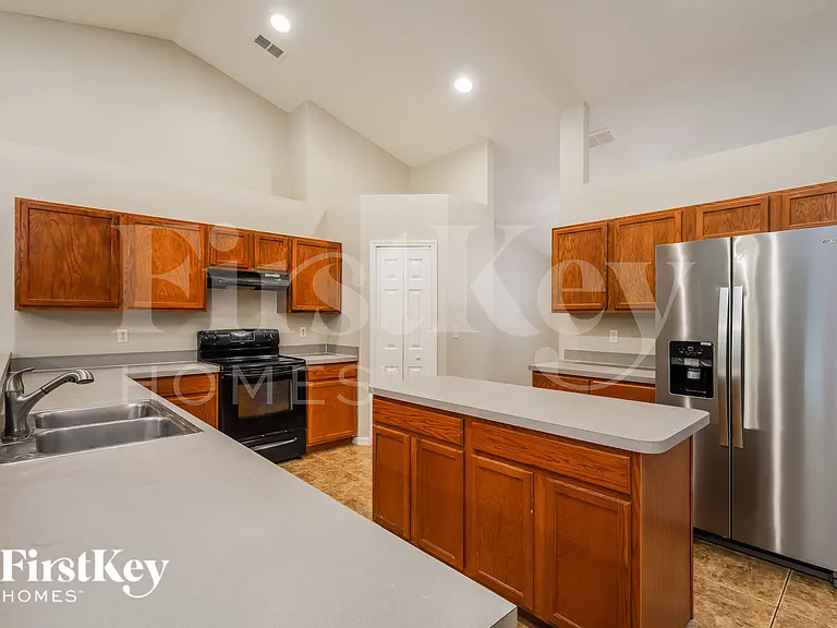 649 Rosaro Ct — Photo 8