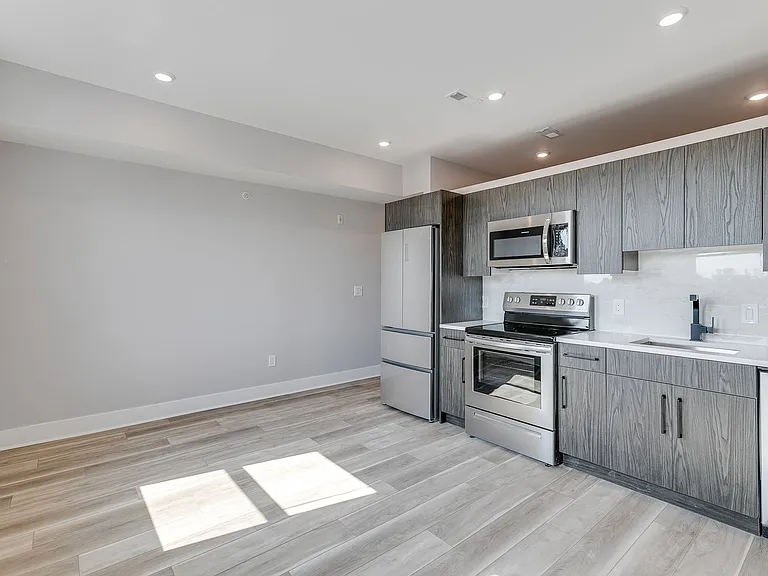 811 N 40th St — Photo 3