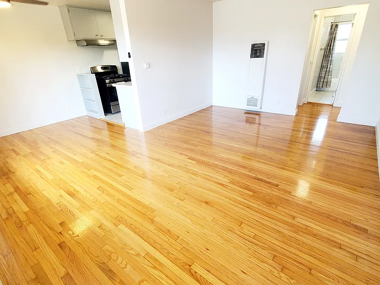 330 Orizaba Ave #4 — Photo 3