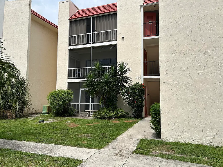 620 NW 13th St #15 — Photo 20