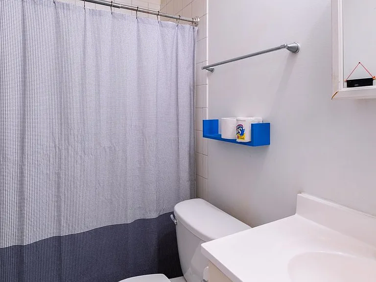 4813 Walton Ave — Photo 3