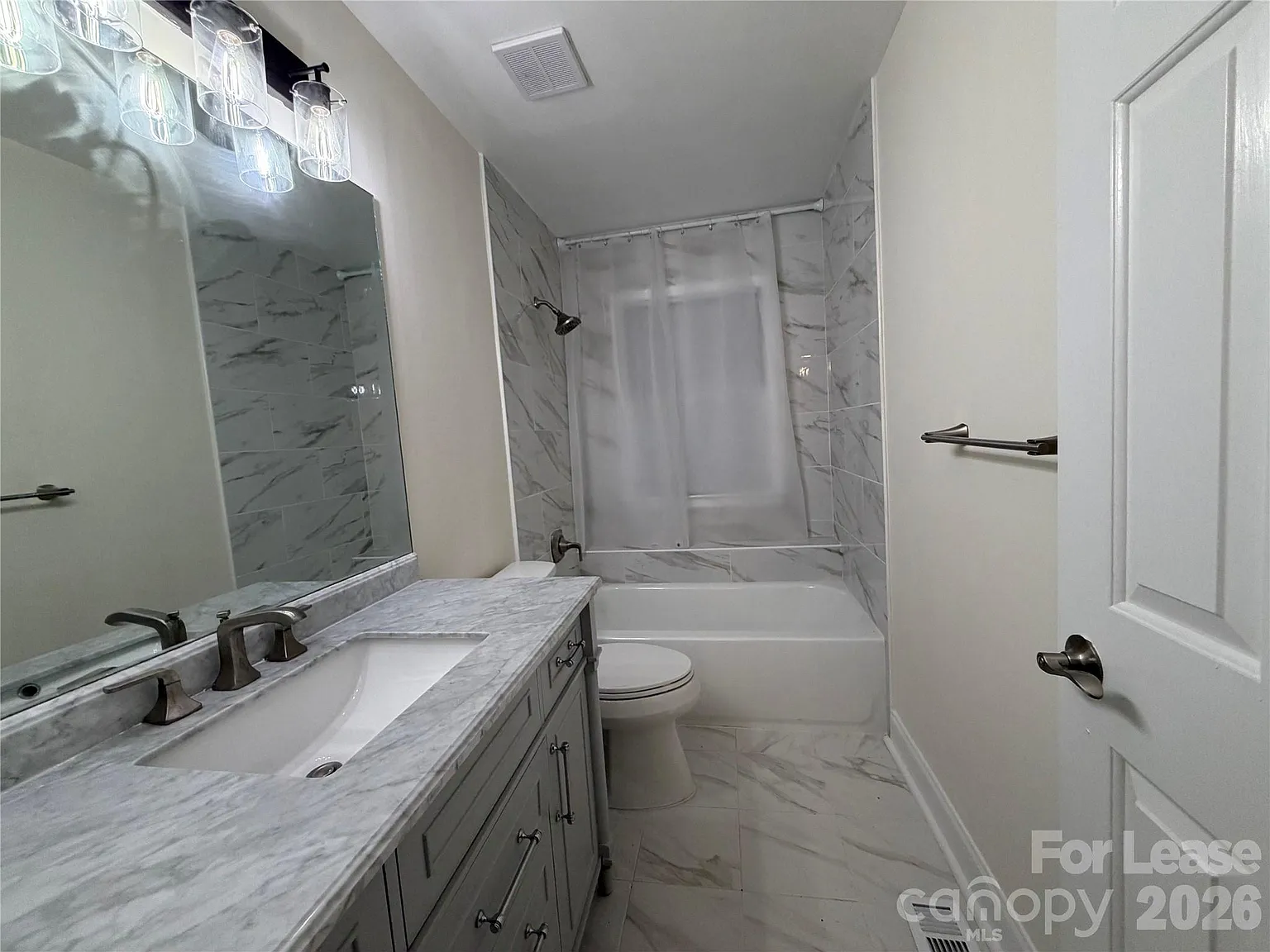 3 bed, 3.0 bath, 1725 sqft, $3,600 — Photo 2