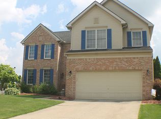 1195 Horseshoe Dr, South Lyon, MI