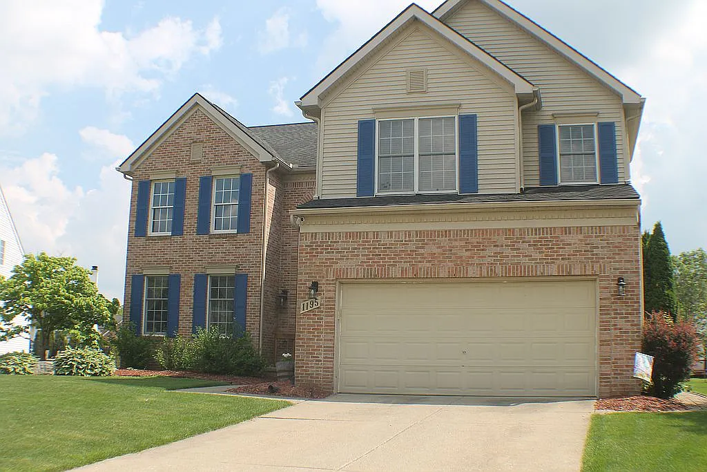 1195 Horseshoe Dr photo 1
