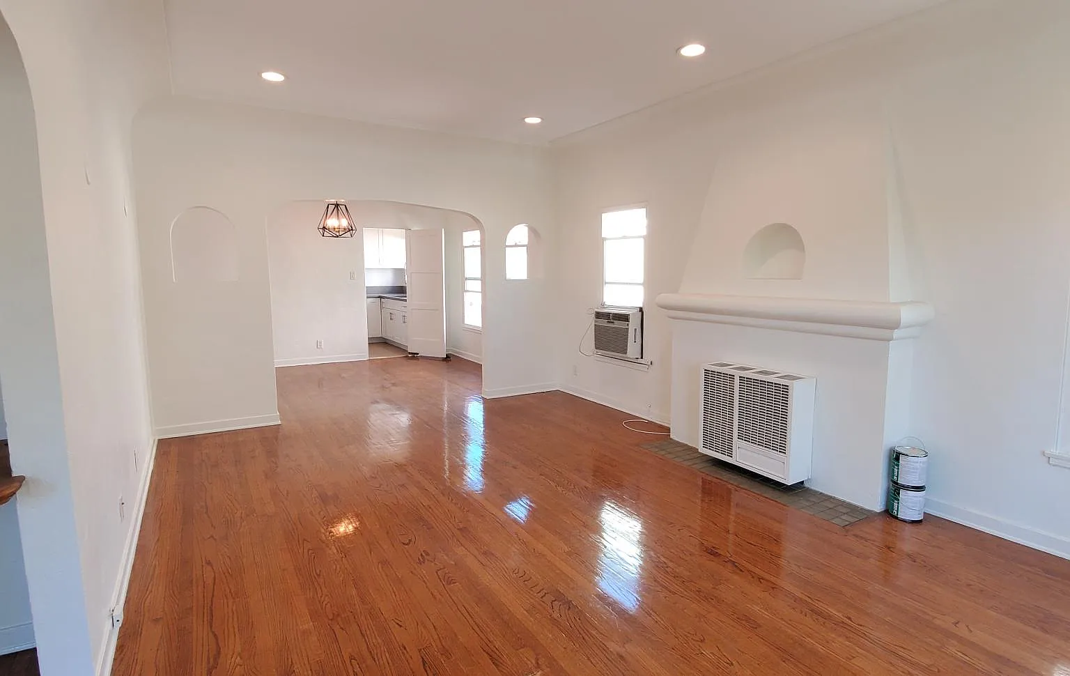 2 bed, 1400 sqft, $3,995 — Photo 3