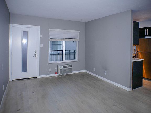 5th image of 4474 Winona Ave APT 9