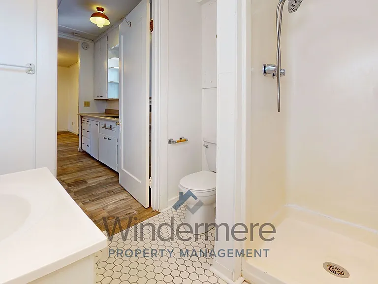 512 Columbia St — Photo 6