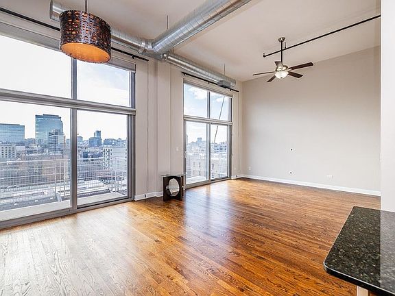 5th image of 824 W Superior St Unit 602