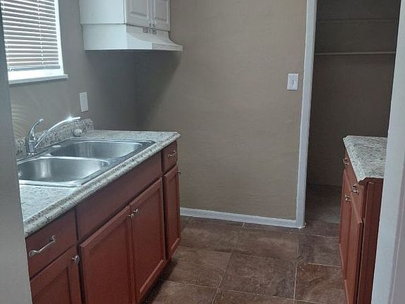 3rd image of 360 Eaton St