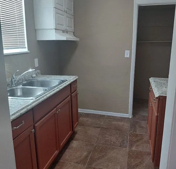 360 Eaton St — Photo 3