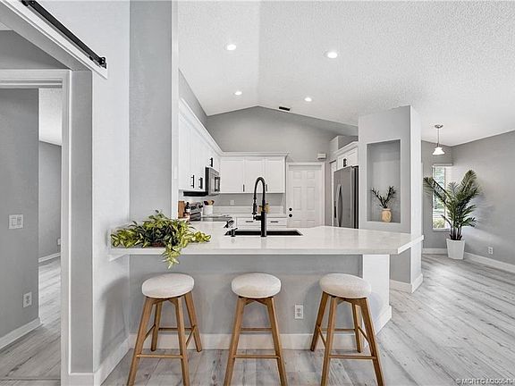 4th image of 4365 Pine Ridge Ct