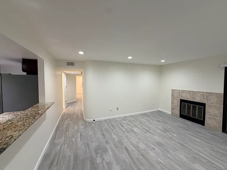 9424 Twin Trails Dr #103 — Photo 33