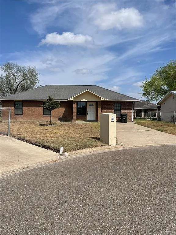 4 bed, 2.0 bath, 1128 sqft, $1,500 — Photo 2