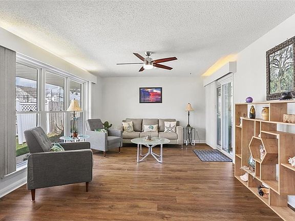 4th image of 1339 Lakeshore Dr