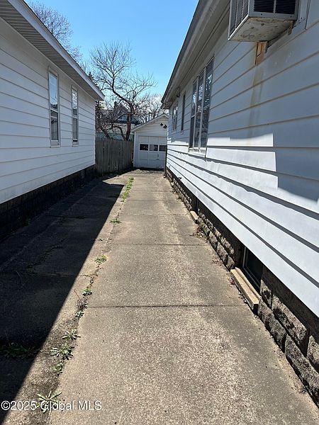 4th image of 1554 Hawthorne Street