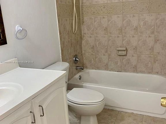 4th image of 10425 SW 112th Ave APT 205