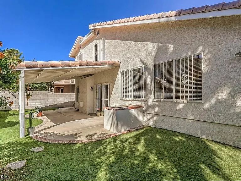 8939 Dove Cove Dr — Photo 34