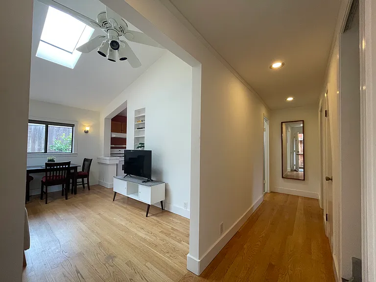 921 Aileen St — Photo 2