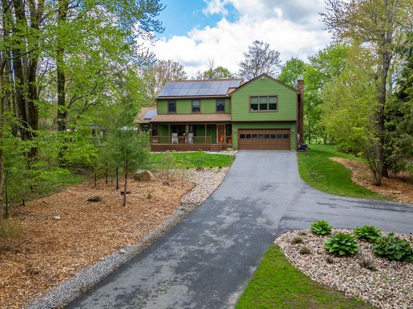 27 School House Hl, Burlington, CT 06013