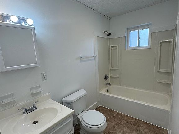 3rd image of 512 9th Ave APT A