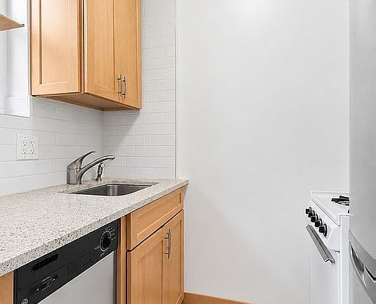 5th image of 63 E 9th St APT 4D