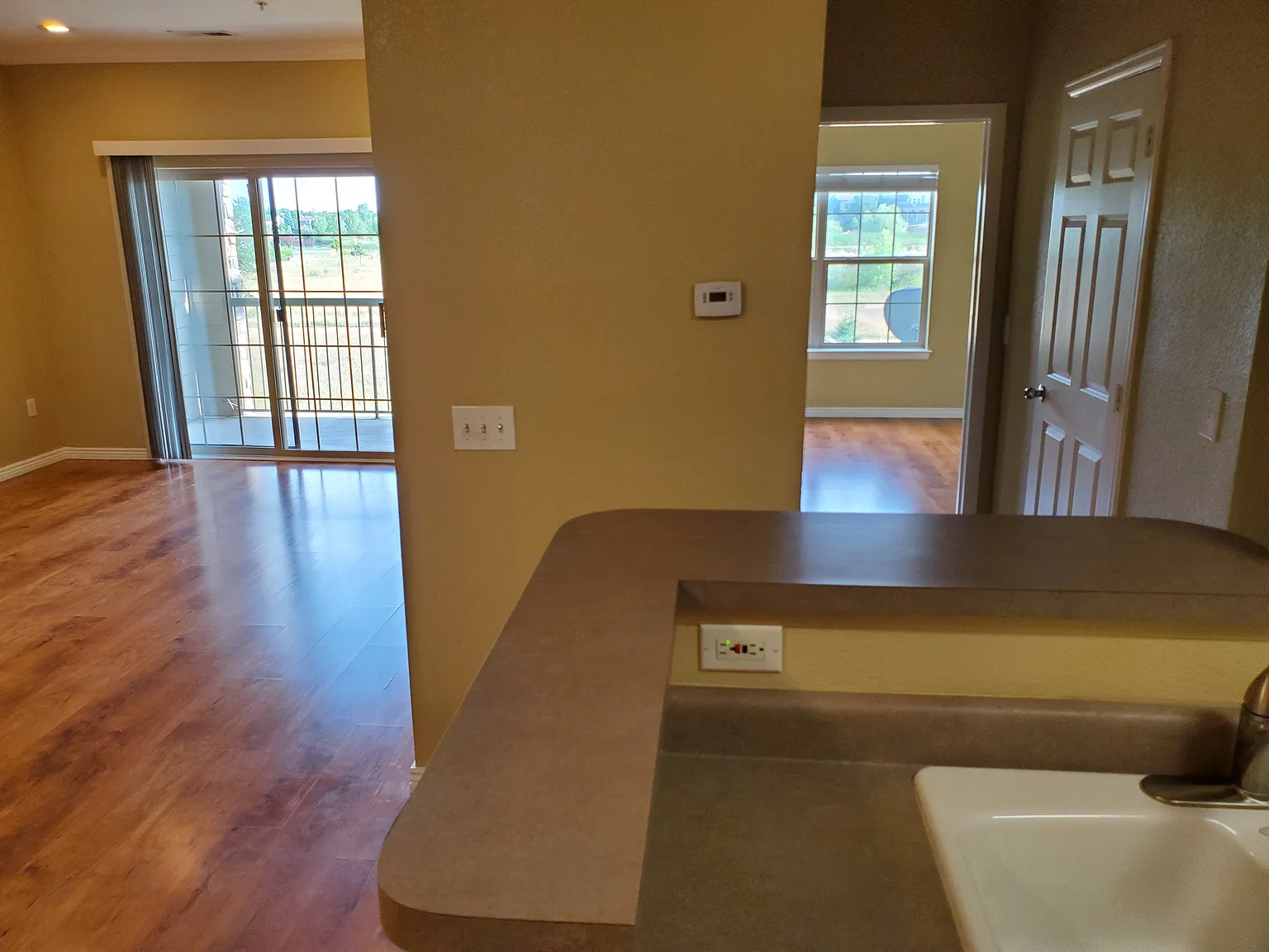 2 bed, 1.5 bath, 964 sqft, $1,750 — Photo 3