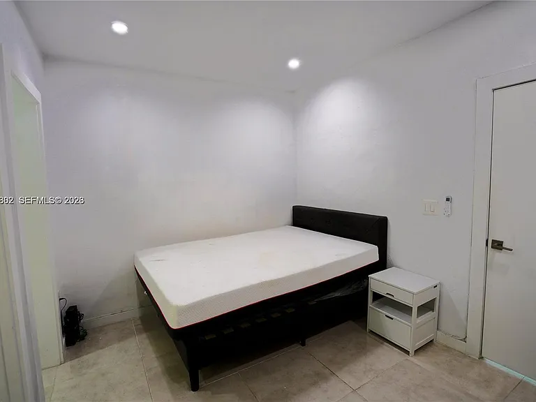 319 W 28th St #9 — Photo 9