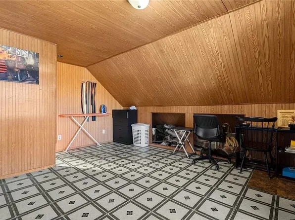 152 3rd Ave APT 3, Cranston, RI 02910