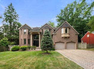 325 Cooper Pl, Paramus, NJ 07652