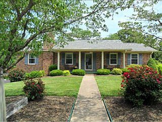 1st image of 2206 Lakeland Dr