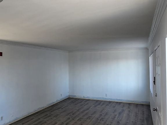 4th image of 3924 W 113th St APT 11