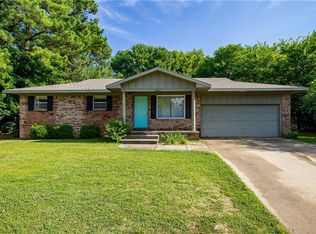 2810 W Mount Comfort Rd, Fayetteville, AR 72704